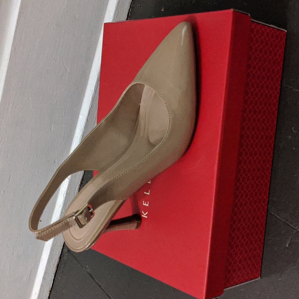 Nude patent leather pumps size 8